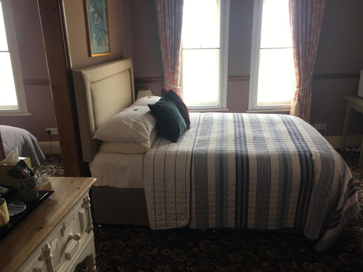 Regency House Bed & Breakfast Walton-on-the-Naze Exterior photo